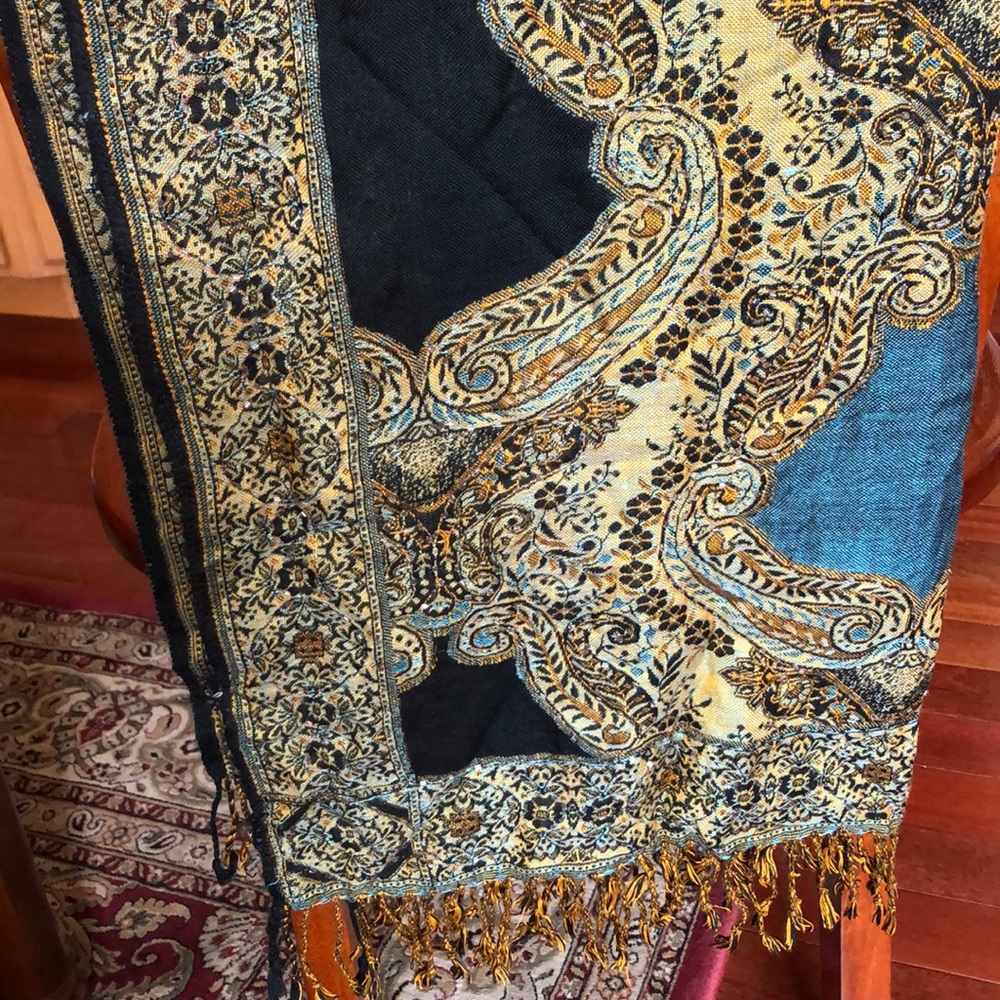 Shawl/ scarf